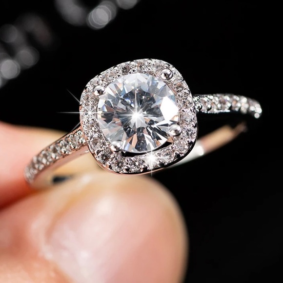 NWOT engagement diamond ring 💍 - Picture 7 of 7